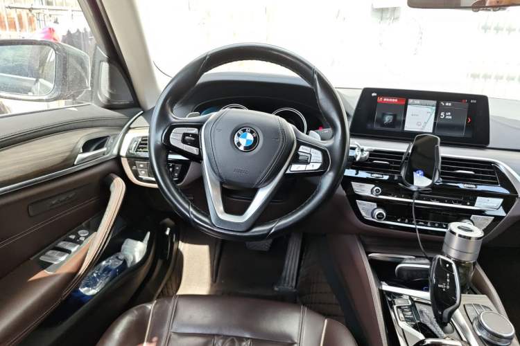 Used BMW 5 Series 2018 Revised Version 530Li Leading Edition Luxury Package Steering Wheel