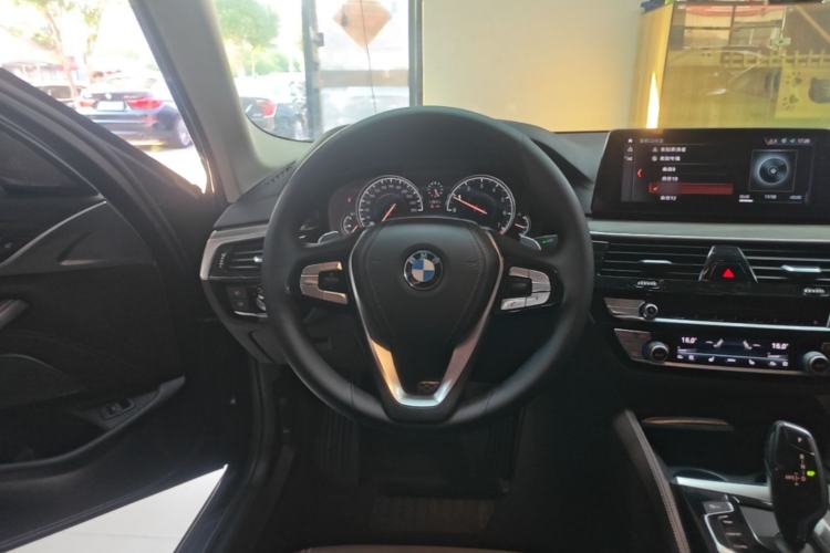 Used BMW 5 Series 2018 Facelifted 530Li Luxury Edition Premium Package Steering Wheel