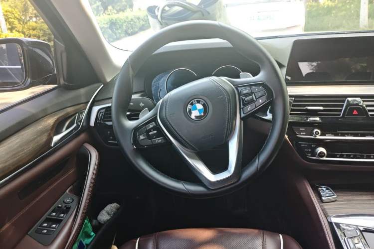 Used BMW 5 Series 2018 530Li Leading Edition Luxury Package Steering Wheel