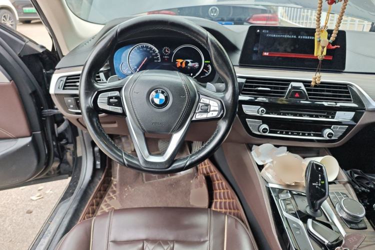 Used BMW 5 Series 2018 Revised Version 530Li Leading Edition Luxury Package Steering Wheel