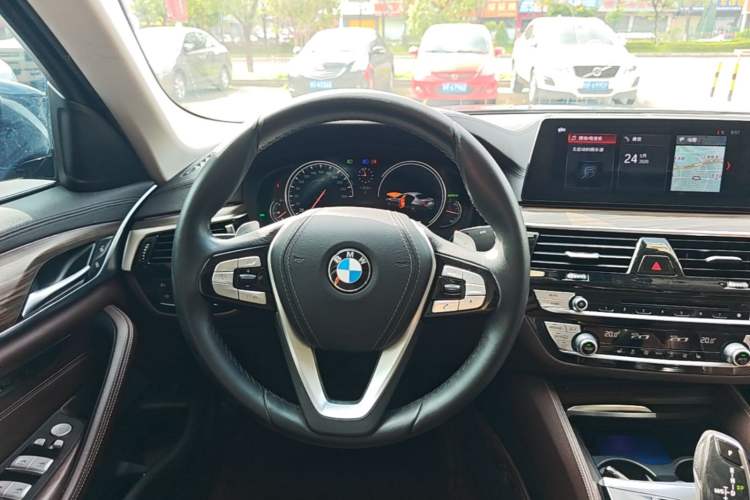 Used BMW 5 Series 2018 Revised Version 530Li Leading Edition Luxury Package Steering Wheel