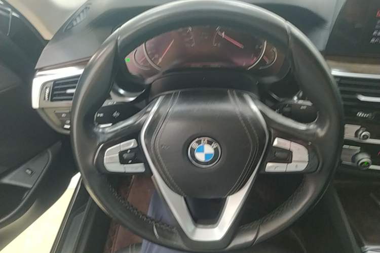 Used BMW 5 Series 2018 525Li Luxury Package Steering Wheel