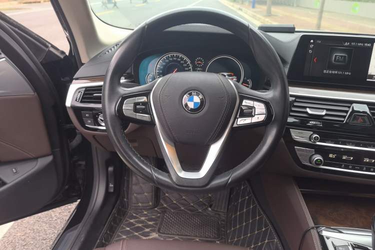 Used BMW 5 Series 2018 525Li Luxury Package Steering Wheel