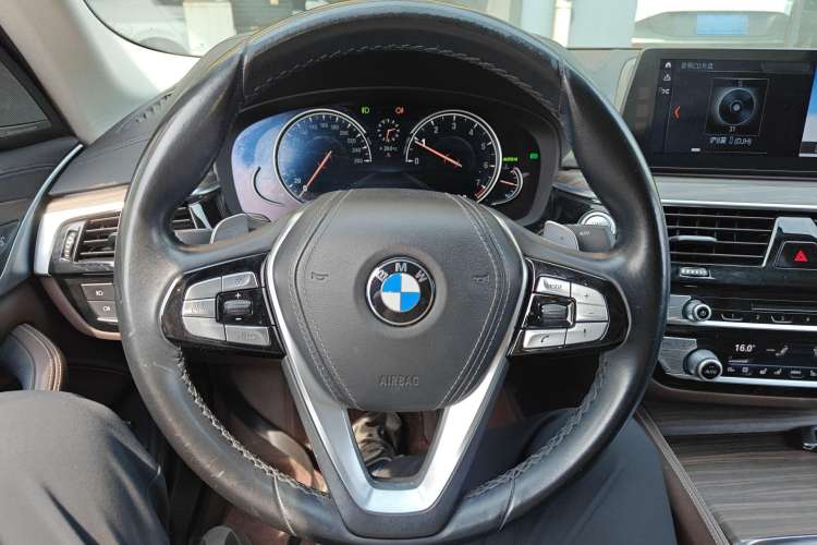 Used BMW 5 Series 2018 530Li xDrive Luxury Package Steering Wheel