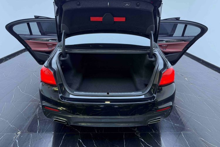 Used BMW 5 Series 2018 Facelifted 530Li xDrive M Sport Package Trunk