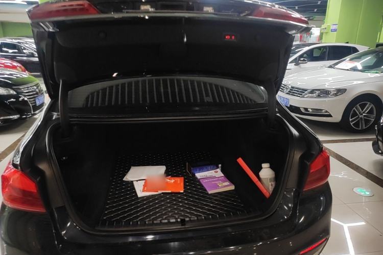 Used BMW 5 Series 2018 530Li Leading Model M Sport Package Trunk