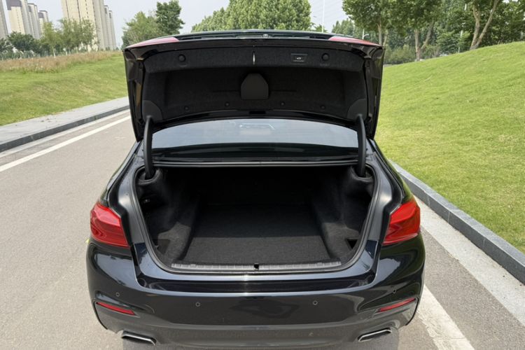 Used BMW 5 Series 2018 Restyled 530Li Leading Edition M Sport Package Trunk