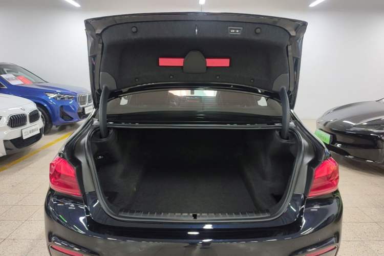Used BMW 5 Series 2018 Restyled 530Li Luxury Edition M Sport Package Trunk