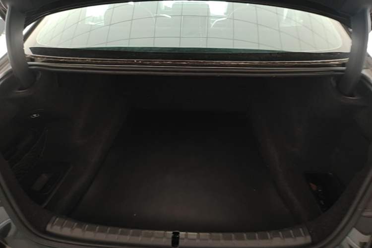 Used BMW 5 Series 2018 530Li Leading Model M Sport Package Trunk