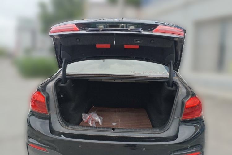 Used BMW 5 Series 2018 Restyled 530Li Leading Edition M Sport Package Trunk