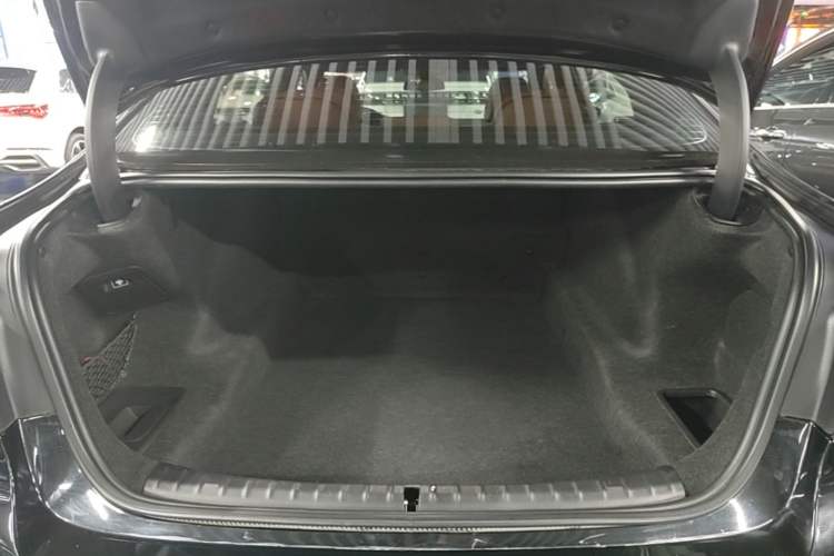 Used BMW 5 Series 2018 530Li Luxury Edition M Sport Package Trunk