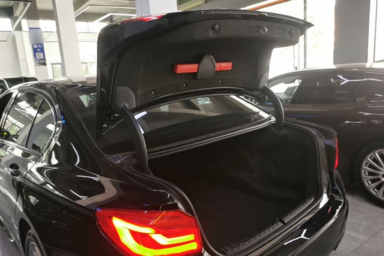 Used BMW 5 Series 2018 525Li M Sport Package Trunk