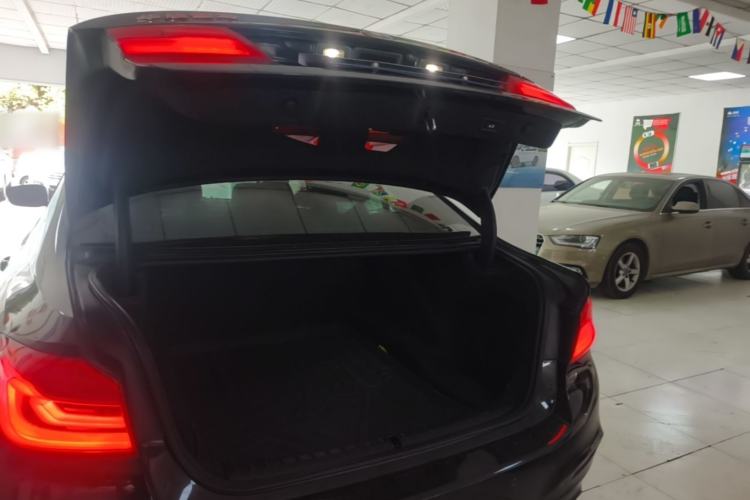 Used BMW 5 Series 2018 525Li M Sport Package Trunk