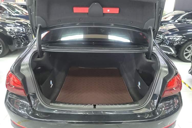 Used BMW 5 Series 2018 525Li Luxury Package Trunk