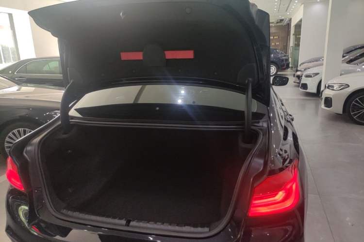 Used BMW 5 Series 2018 Restyled 530Li Leading Edition M Sport Package Trunk