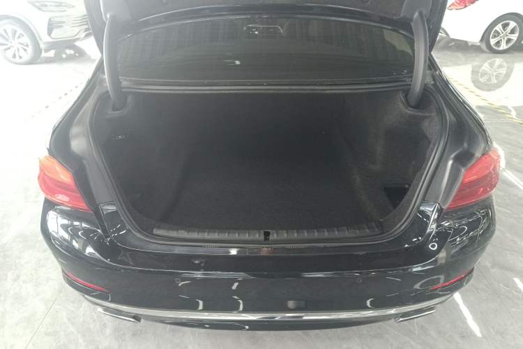 Used BMW 5 Series 2018 525Li Luxury Package Trunk