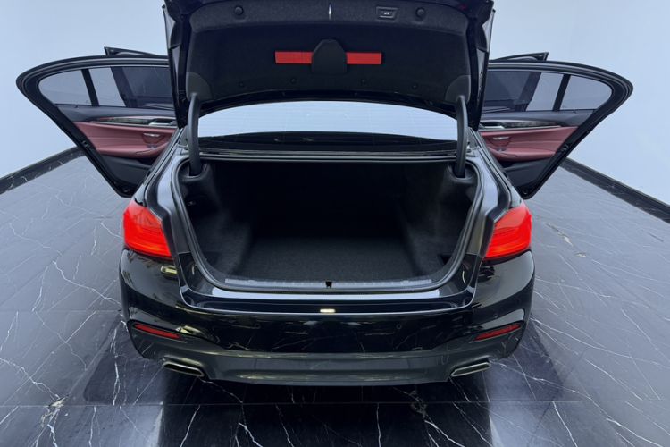 Used BMW 5 Series 2018 Facelifted 530Li xDrive M Sport Package Trunk