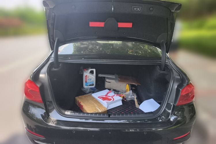 Used BMW 5 Series 2018 525Li Luxury Package Trunk