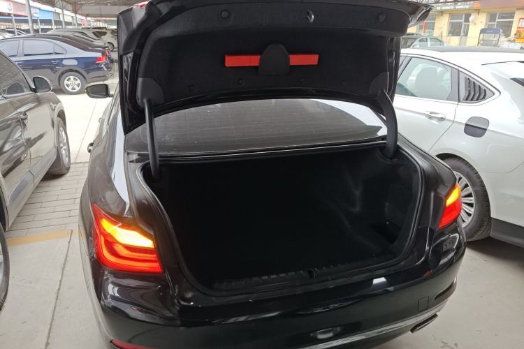Used BMW 5 Series 2018 530Li xDrive Luxury Package Trunk