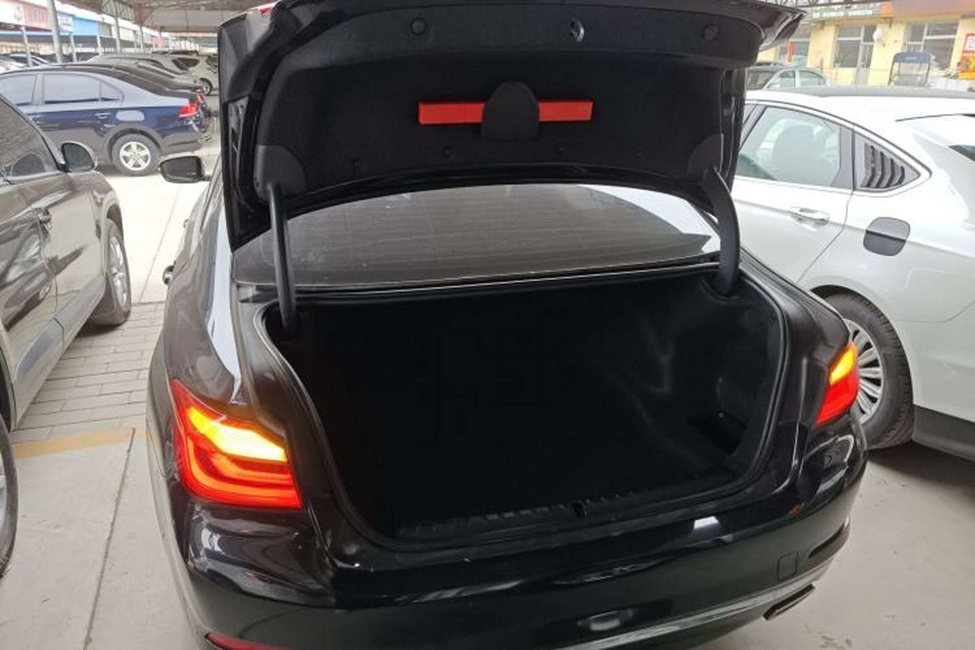 Used BMW 5 Series 2018 530Li xDrive Luxury Package Trunk