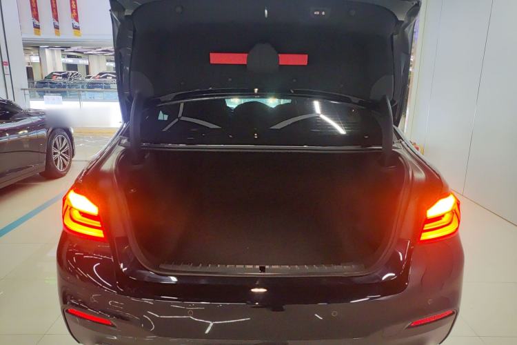 Used BMW 5 Series 2018 Restyled 530Li Leading Edition M Sport Package Trunk