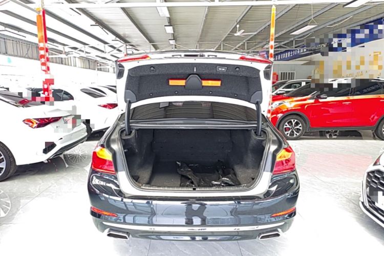 Used BMW 5 Series 2018 525Li Luxury Package Trunk