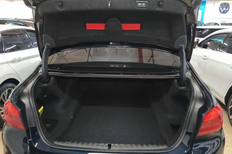 Used BMW 5 Series 2018 Restyled 530Li Luxury Edition M Sport Package Trunk