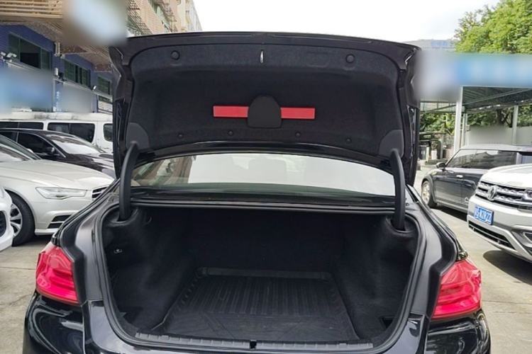 Used BMW 5 Series 2018 525Li M Sport Package Trunk
