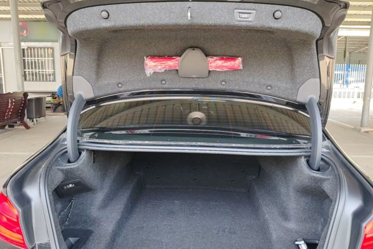 Used BMW 5 Series 2018 525Li M Sport Package Trunk