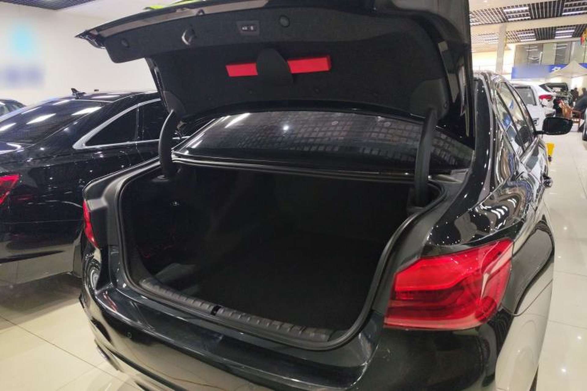 Used BMW 5 Series 2018 530Li Leading Model M Sport Package Trunk
