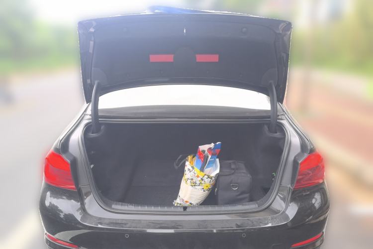 Used BMW 5 Series 2018 525Li Luxury Package Trunk