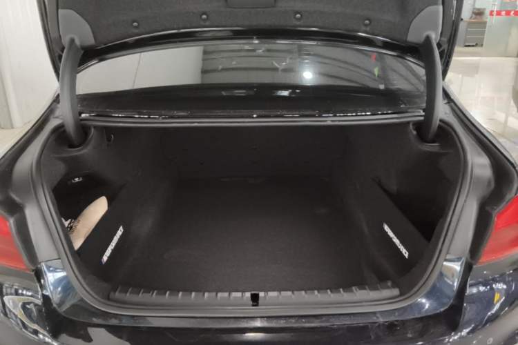 Used BMW 5 Series 2018 Restyled 530Li Leading Edition M Sport Package Trunk