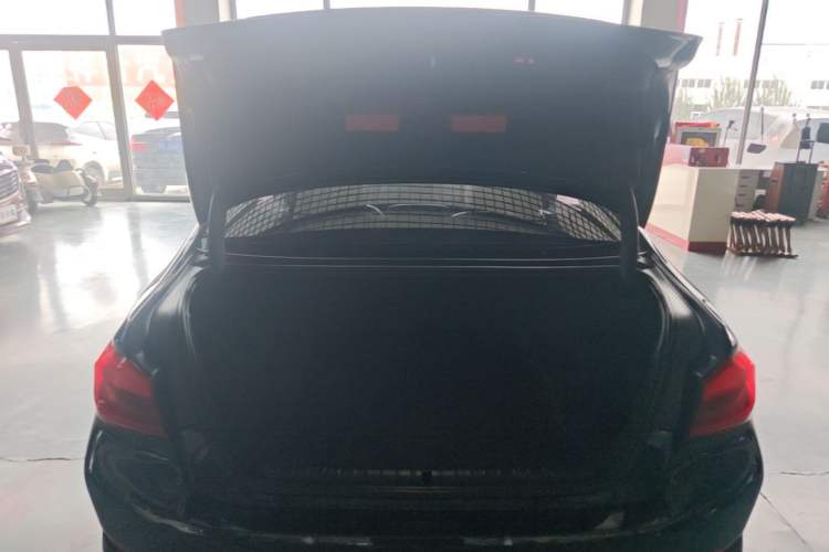 Used BMW 5 Series 2018 Revised Version 530Li Leading Edition Luxury Package Trunk