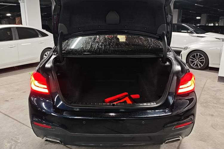 Used BMW 5 Series 2018 530Li Leading Model M Sport Package Trunk
