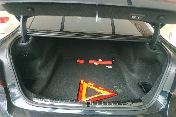 Used BMW 5 Series 2018 525Li M Sport Package Trunk