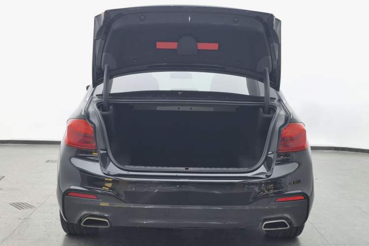 Used BMW 5 Series 2018 530Li Leading Model M Sport Package Trunk