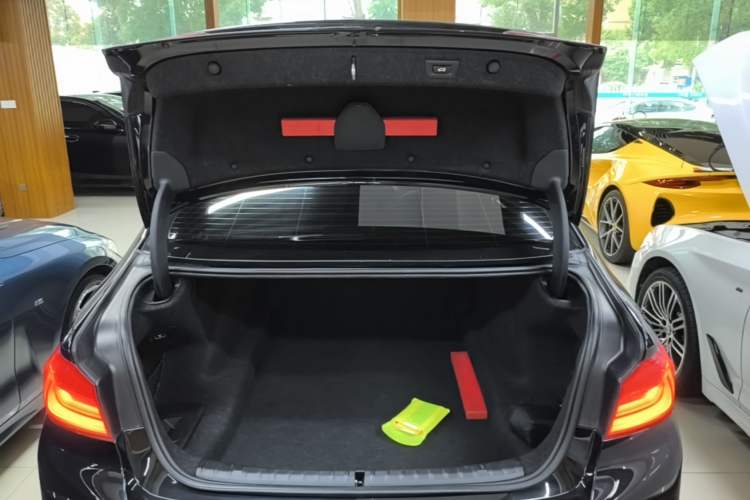 Used BMW 5 Series 2018 Restyled 530Li Leading Edition M Sport Package Trunk