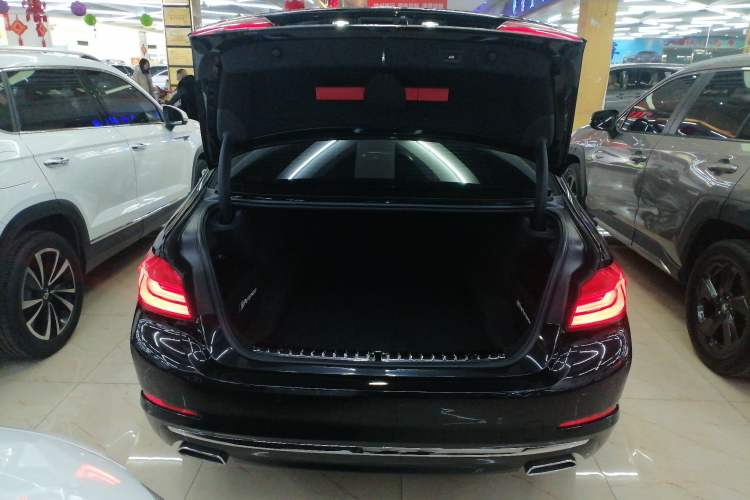 Used BMW 5 Series 2018 530Li xDrive Luxury Package Trunk
