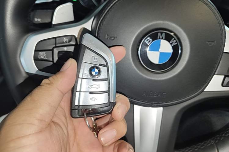 Used BMW 5 Series 2018 Facelifted 530Li xDrive M Sport Package Vehicle Key
