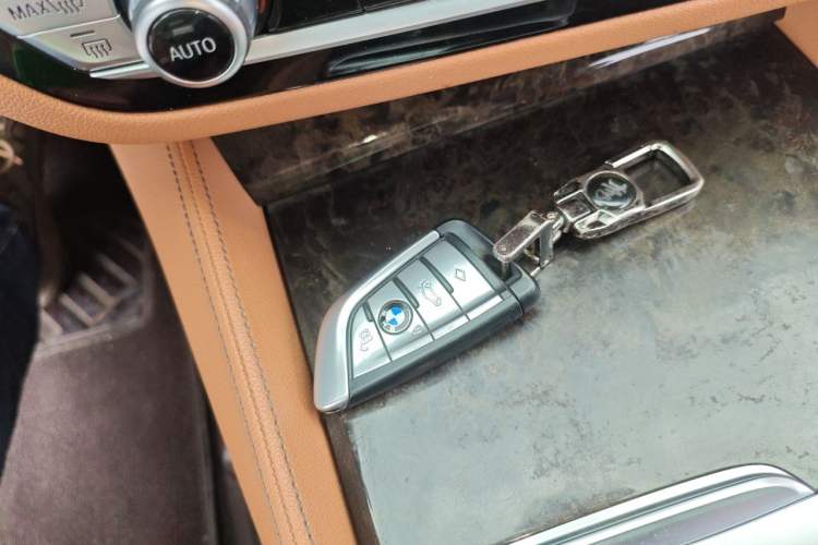Used BMW 5 Series 2018 Restyled 530Li Leading Edition M Sport Package Vehicle Key