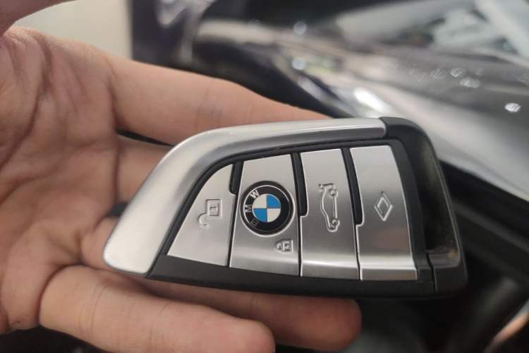 Used BMW 5 Series 2018 Restyled 530Li Leading Edition M Sport Package Vehicle Key
