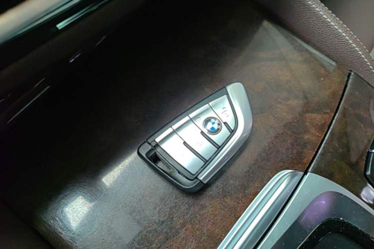 Used BMW 5 Series 2018 525Li Luxury Package Vehicle Key