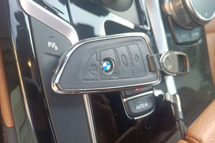 Used BMW 5 Series 2018 Restyled 530Li Leading Edition M Sport Package Vehicle Key