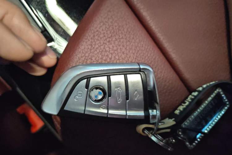Used BMW 5 Series 2018 Restyled 530Li Leading Edition M Sport Package Vehicle Key