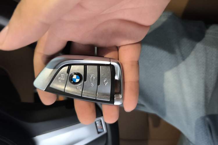 Used BMW 5 Series 2018 530Li Leading Model M Sport Package Vehicle Key