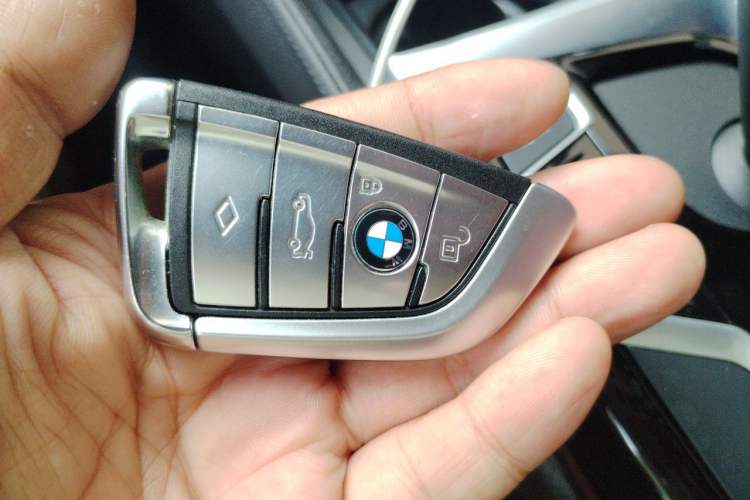 Used BMW 5 Series 2018 Restyled 530Li Leading Edition M Sport Package Vehicle Key