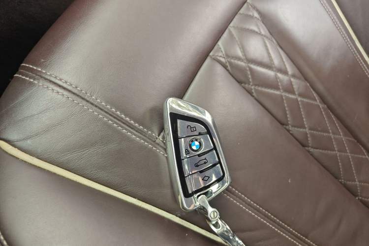 Used BMW 5 Series 2018 530Li xDrive Luxury Package Vehicle Key