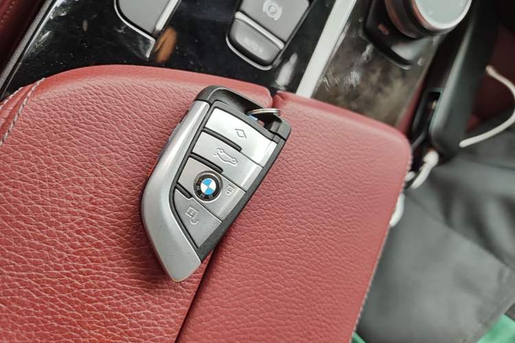 Used BMW 5 Series 2018 Restyled 530Li Leading Edition M Sport Package Vehicle Key