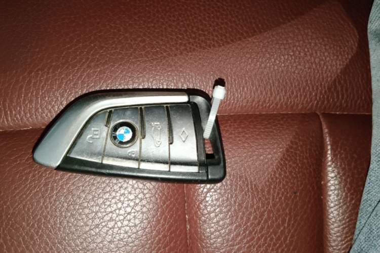 Used BMW 5 Series 2018 Restyled 530Li Leading Edition M Sport Package Vehicle Key