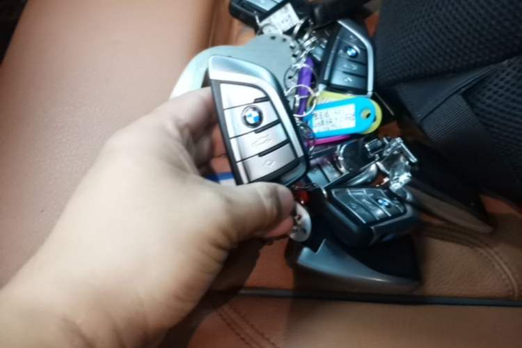 Used BMW 5 Series 2018 525i M Sport Package Vehicle Key